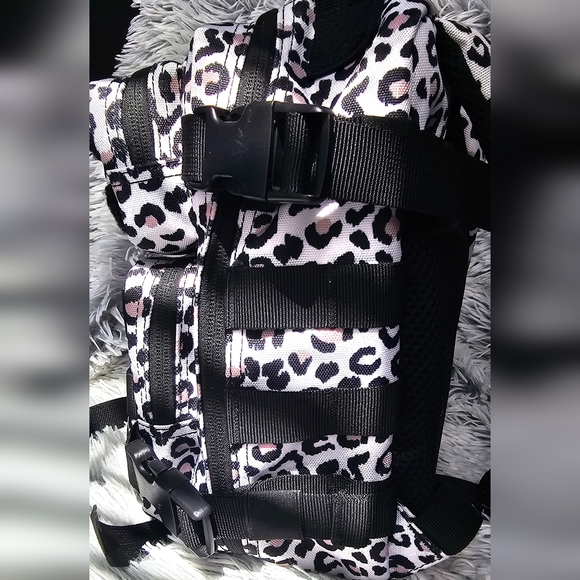 Wolfpak 9L Mini Backpack - Picture 4 of 5